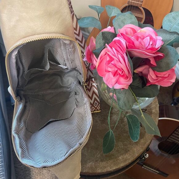 Ladies Western Boho Beige Leather Sling Bag Purse Adjustable Strap Brand New - Picture 4 of 7